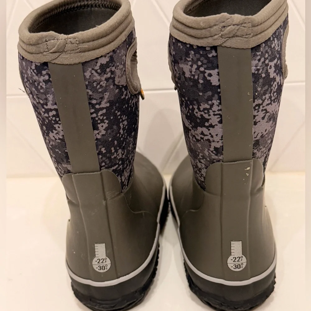 Bogs Kids Grasp Mid Camo‎ Waterproof Rain Boots Youth 4 Gray EUC